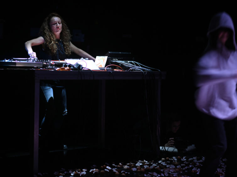Émeute | Performance