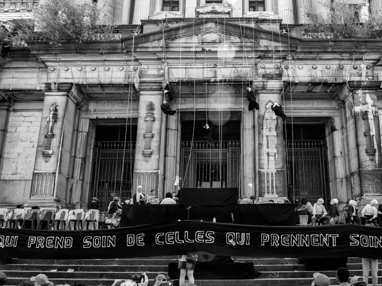 Qui prend soin de celles qui prennent soin ? |  Performance